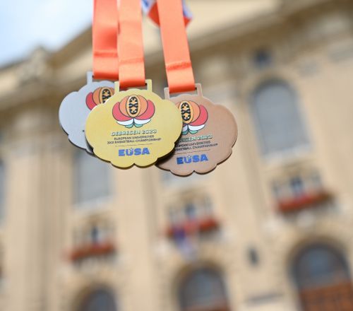 Flowers and basketball: the 3x3 European Championship medals were presented